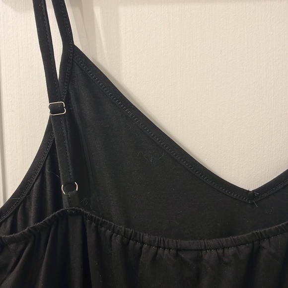 Amazon Black V-neck tank top - Picture 2 of 2